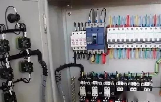 機房配電柜與配電箱安裝禁忌及配電開關控制設備研發要點